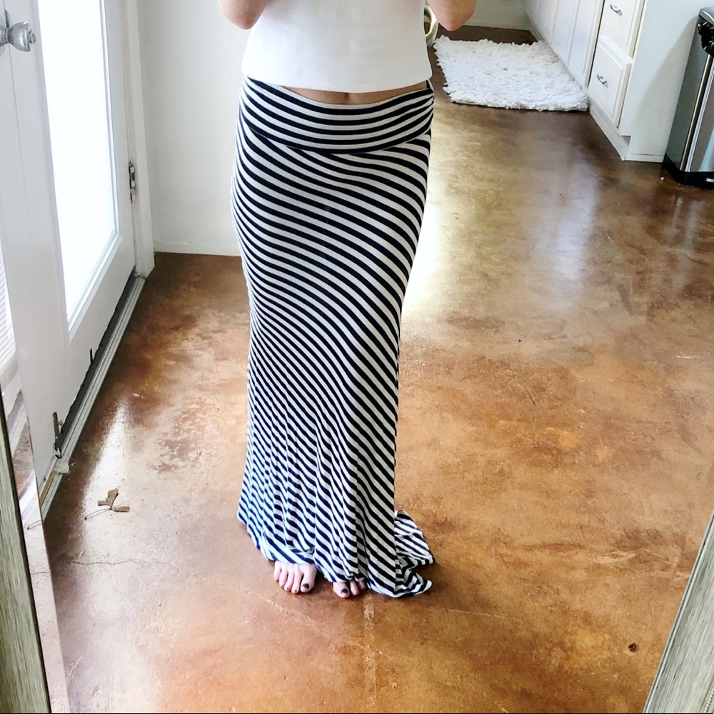 ✨Monteau Navy/White Stripe Asymmetrical Maxi Skirt